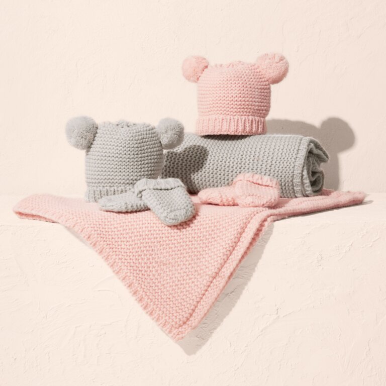 Knitted Hat And Mittens Set In Gray