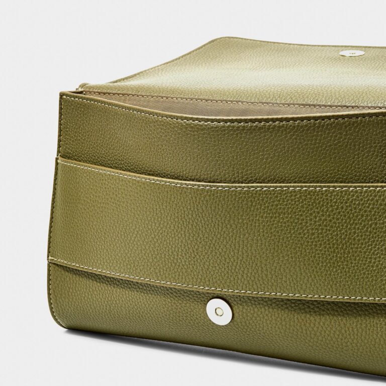 Lila Clutch in Olive