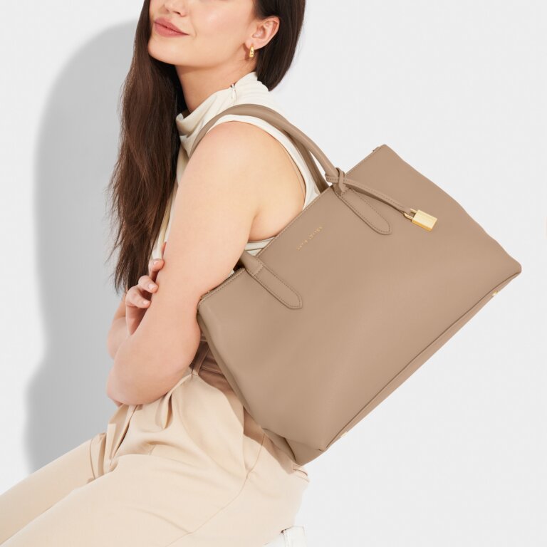Amelia Shoulder Bag in Soft Tan