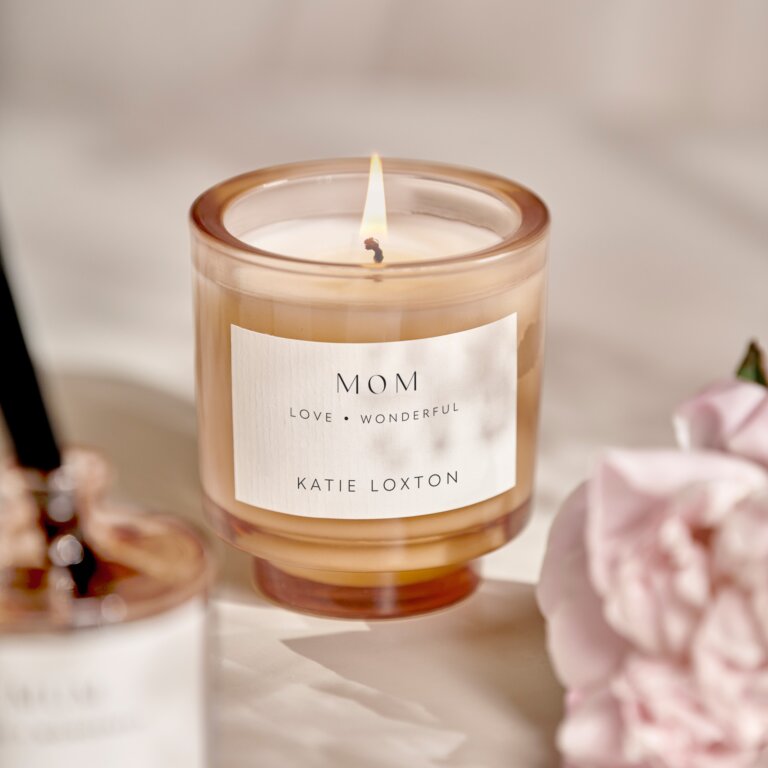 Sentiment Candle 'Mom' Fresh Linen And White Lily