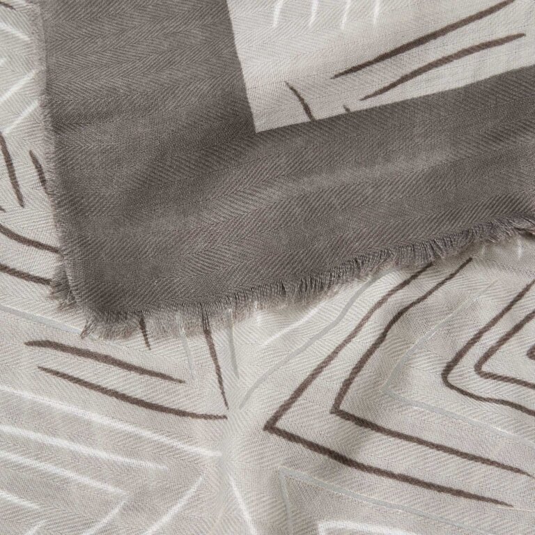 Geometric Star Outline Scarf in Grey And Silver
