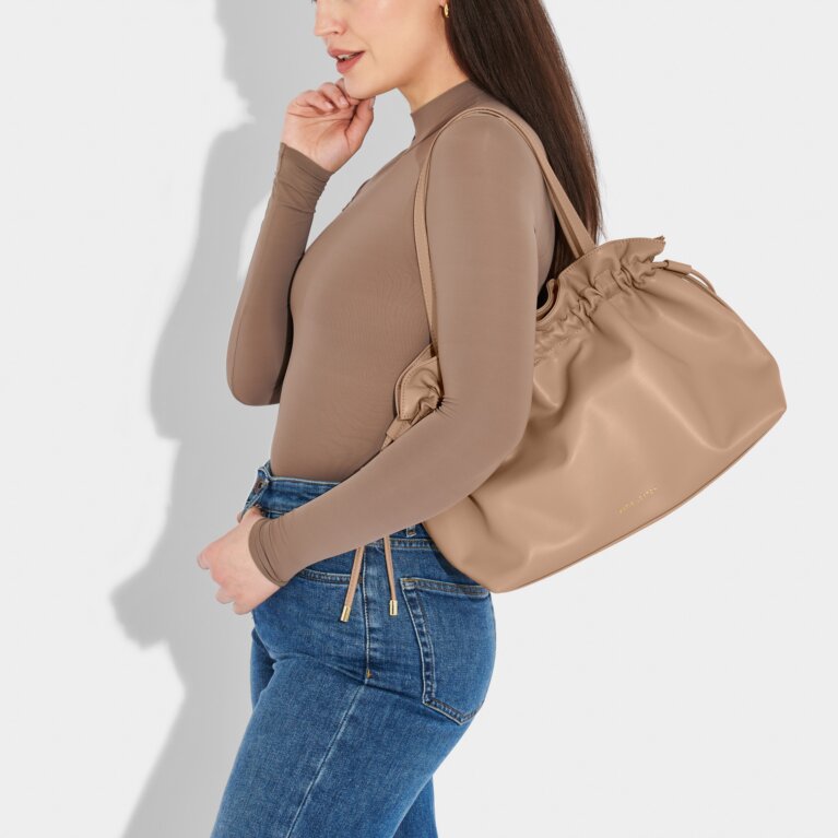 Hailey Shoulder Bag in Soft Tan